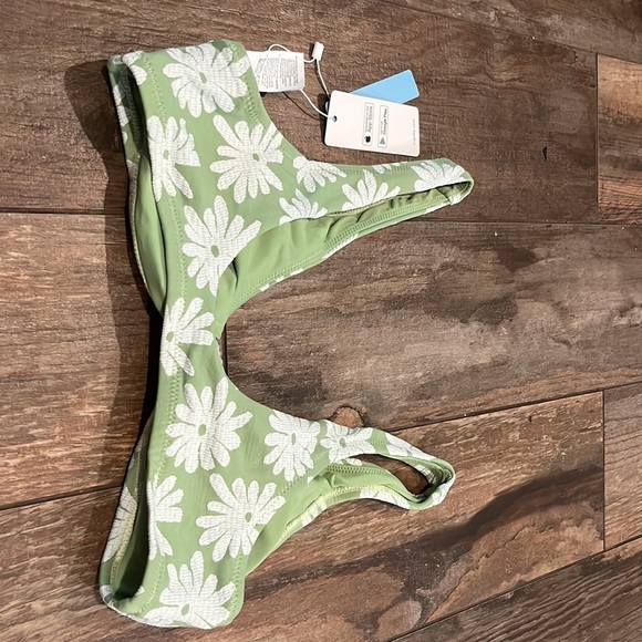 Size Small CUPSHE bikini top - Picture 2 of 2